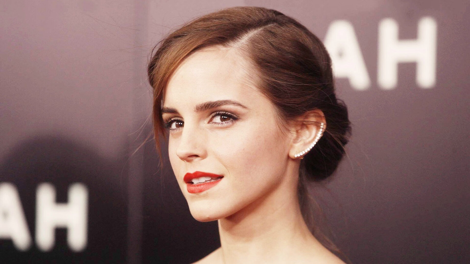 足球比赛中哪位球员表现最出色,值得称赞?,足球比赛有谁