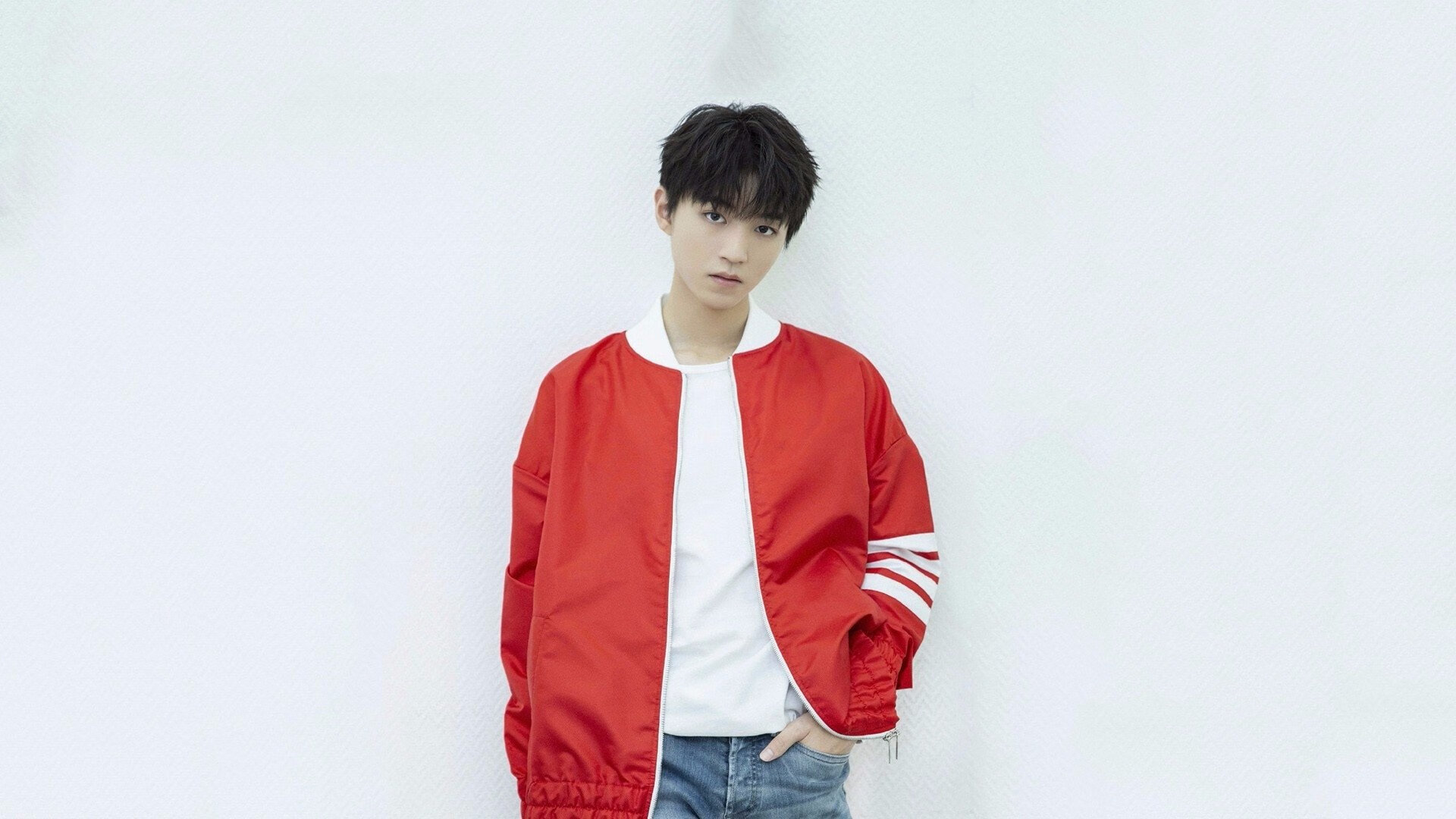 AYX体育官网-雷霆大胜太阳，系列赛焦点战中亚历山大贡献关键助攻，亚历山大雷霆球员