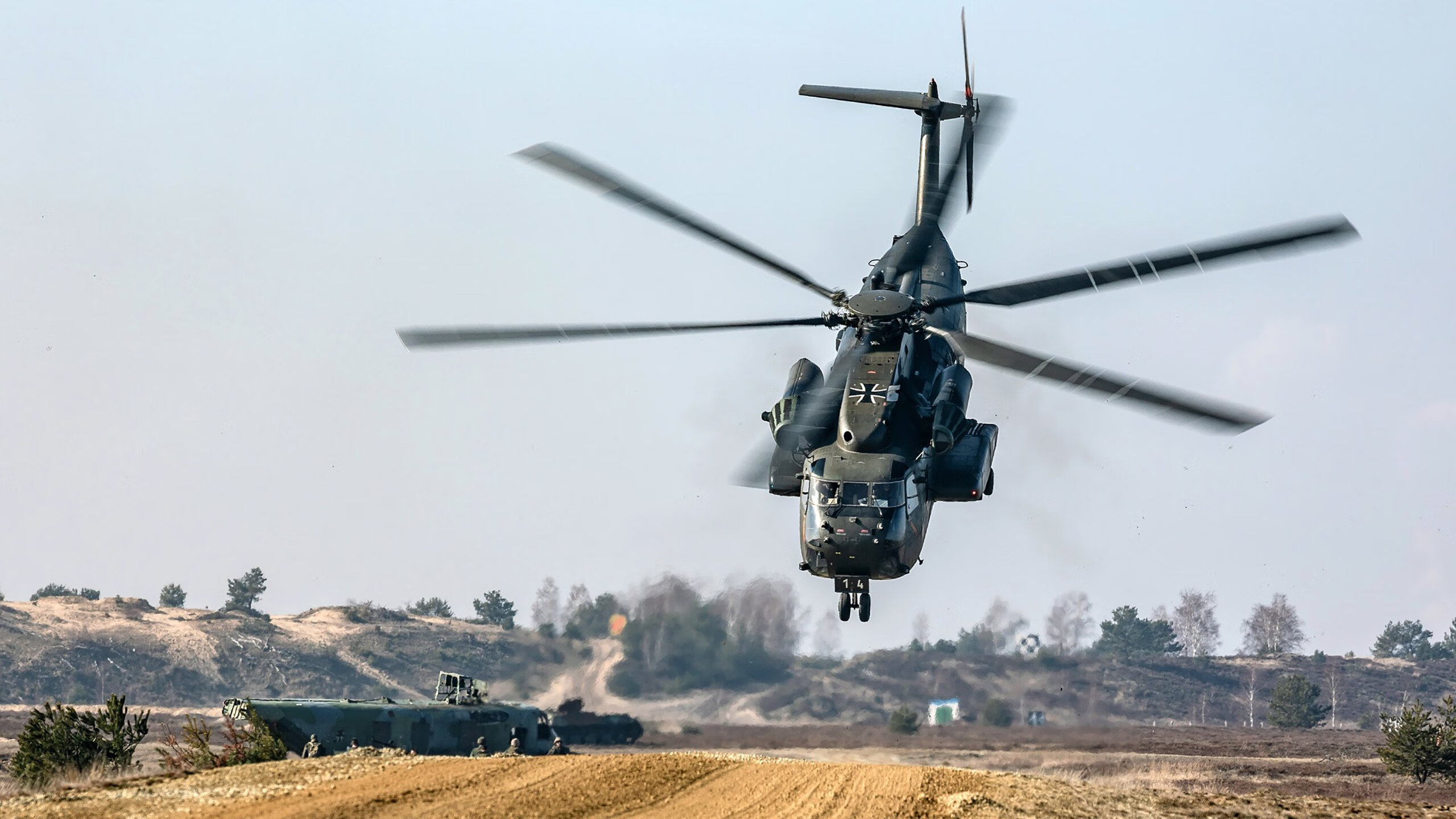 自由式滑雪选手动作难度不断升级,自由式滑雪雪上技巧被列为比赛项目