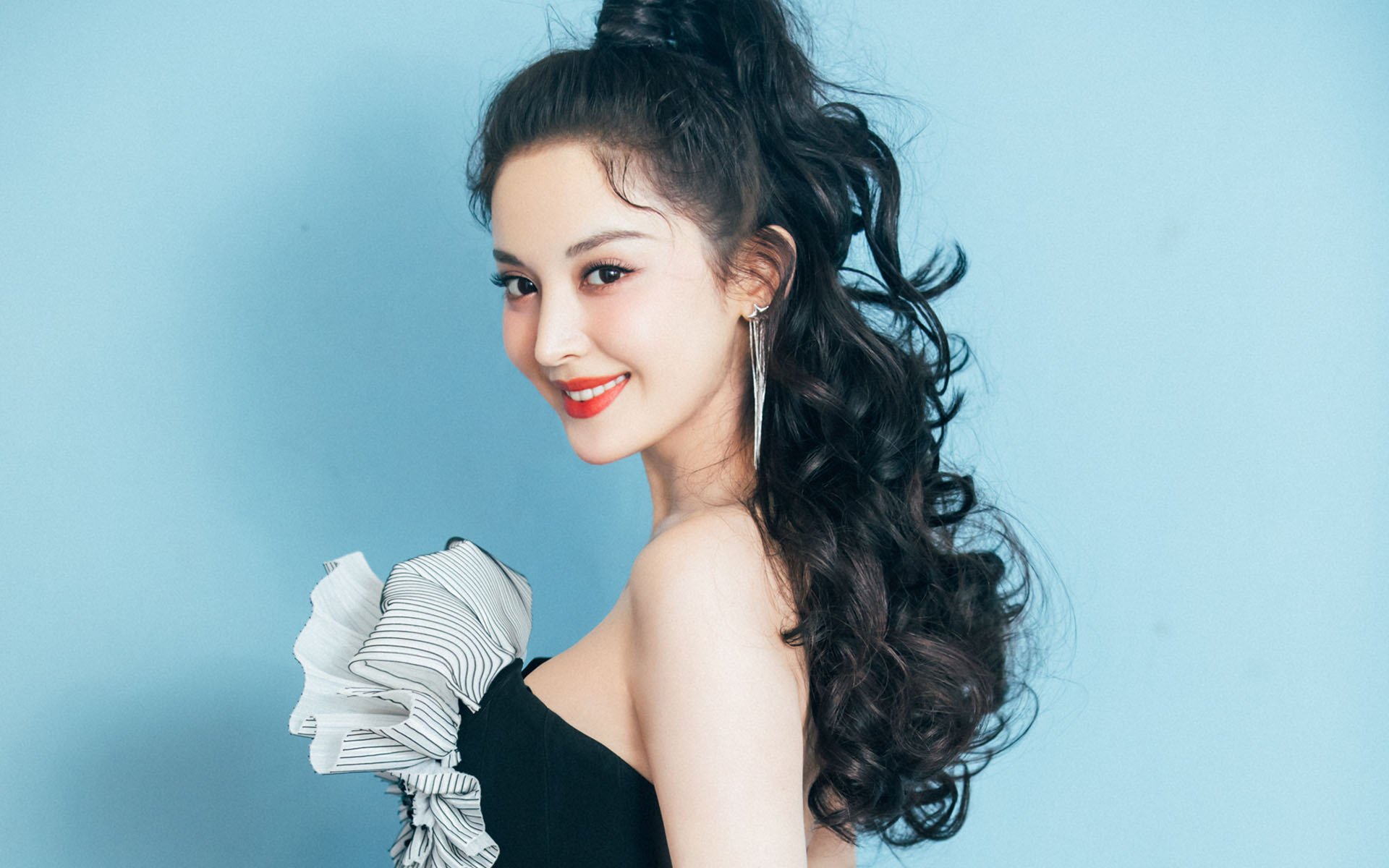 特斯·冯·迪克:在比赛中不断调度全场进攻,帮助南非队稳住优势